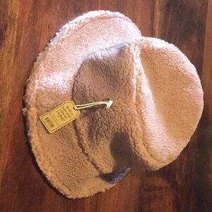NWT Mauve Teddy Bucket Hat. Adjustable ties inside